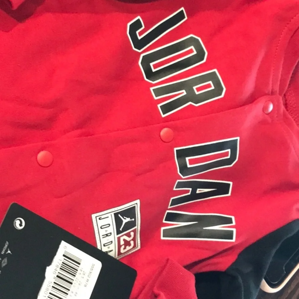 Jordan
Baby Boys Newborn-Long-Sleeve Logo Color Block Footed Interlock C… - Picture 4 of 4